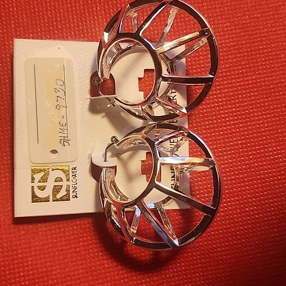 Sunflower Silver Geometric Hoop Earrings - Picture 3 of 3